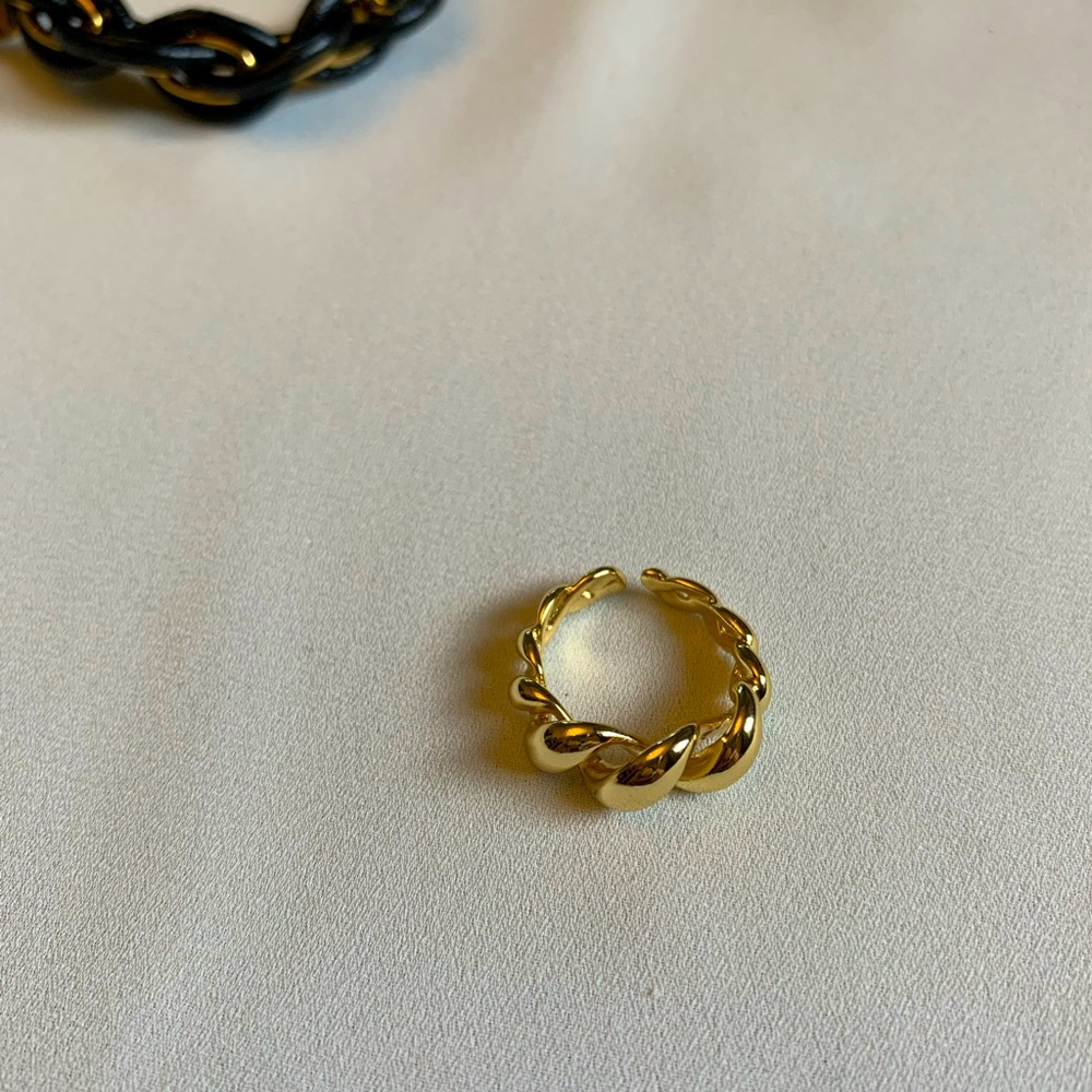 Gold Twist Croissant Ring
